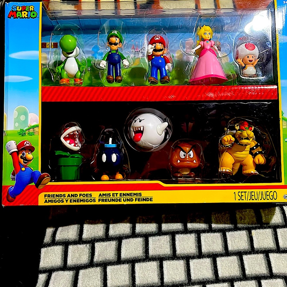 1 set of 10 friends and foes. Super Mario.